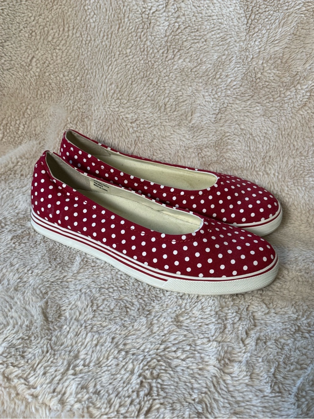 L.L.Bean Maine Isle Red & White Polka Dot Canvas Slip-On Flats – Size 9.5